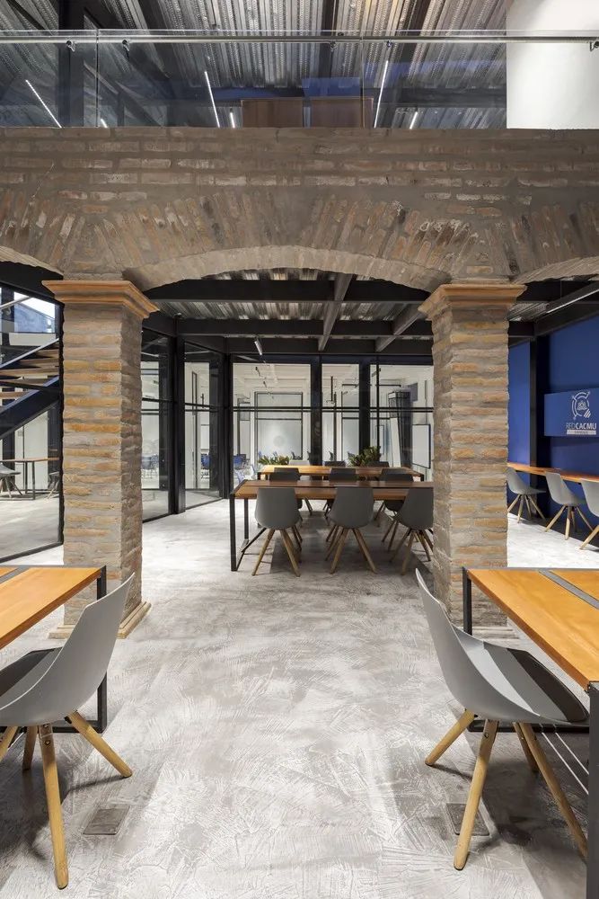 改造文化資產，厄瓜多大樓CACMU Verde／Procesos Urbanos