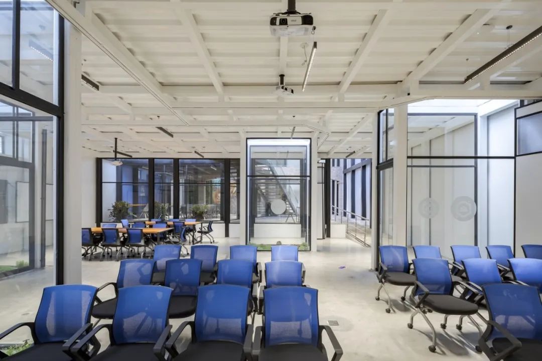 改造文化資產，厄瓜多大樓CACMU Verde／Procesos Urbanos