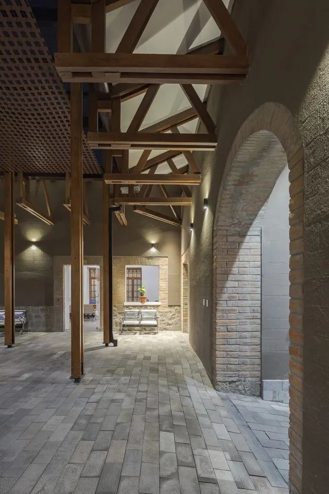 改造文化資產，厄瓜多大樓CACMU Verde／Procesos Urbanos