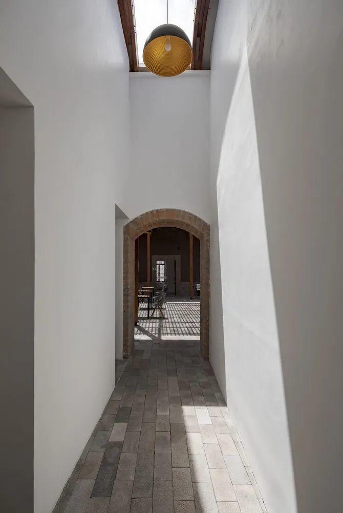 改造文化資產，厄瓜多大樓CACMU Verde／Procesos Urbanos