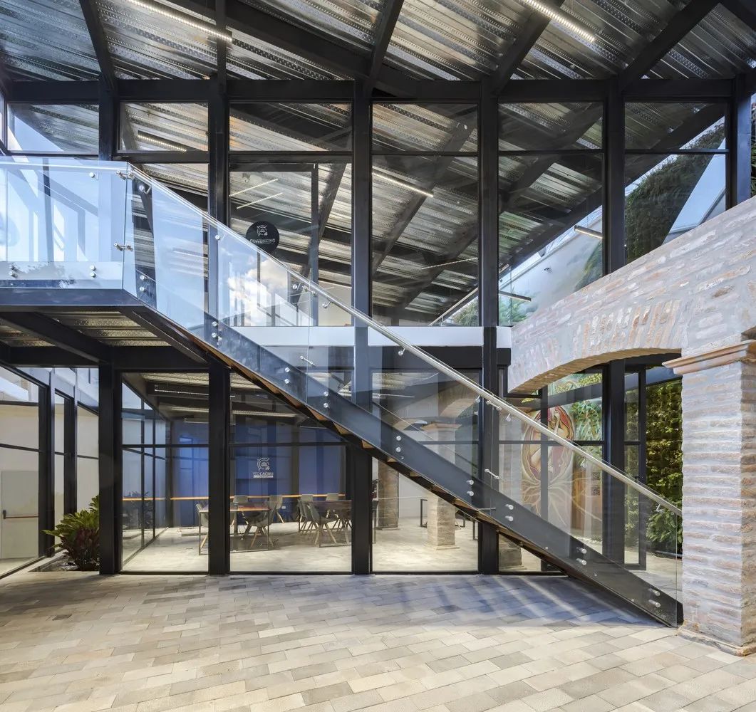 改造文化資產，厄瓜多大樓CACMU Verde／Procesos Urbanos