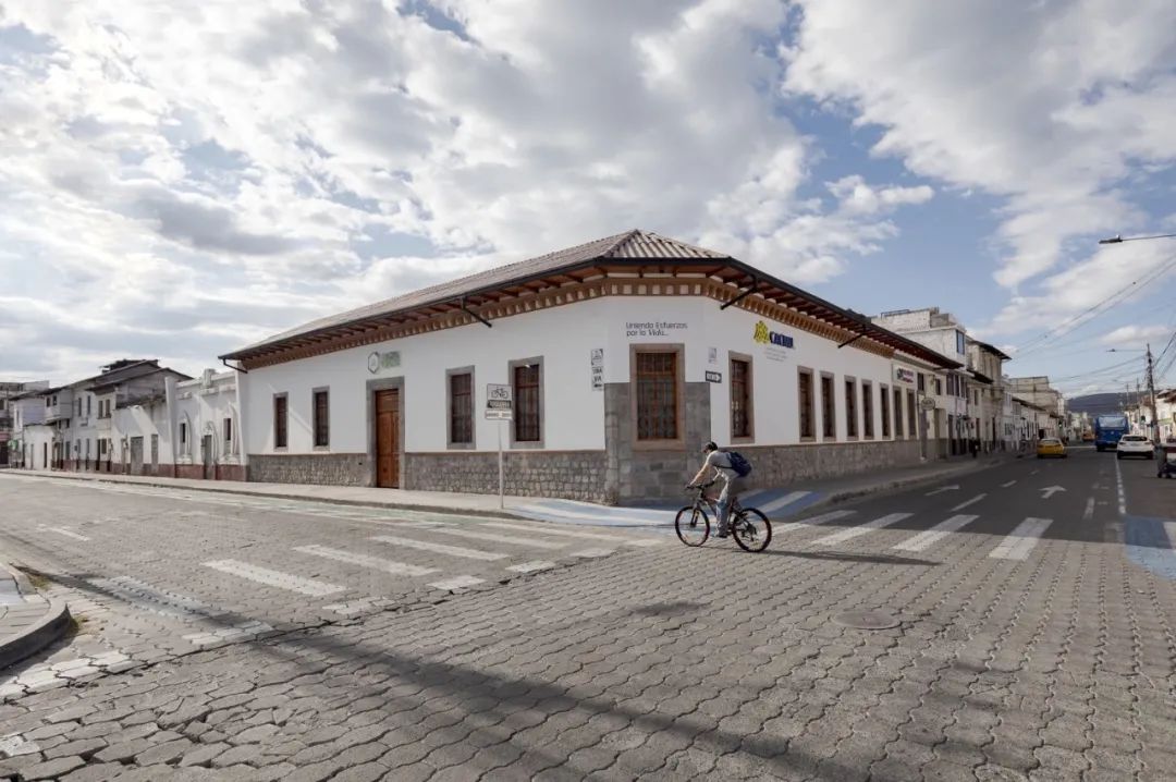 改造文化資產，厄瓜多大樓CACMU Verde／Procesos Urbanos