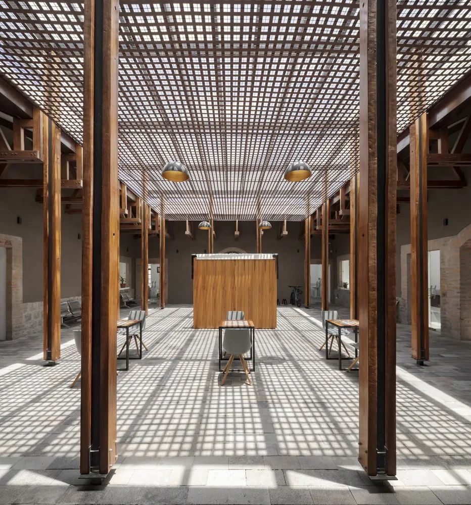 改造文化資產，厄瓜多大樓CACMU Verde／Procesos Urbanos