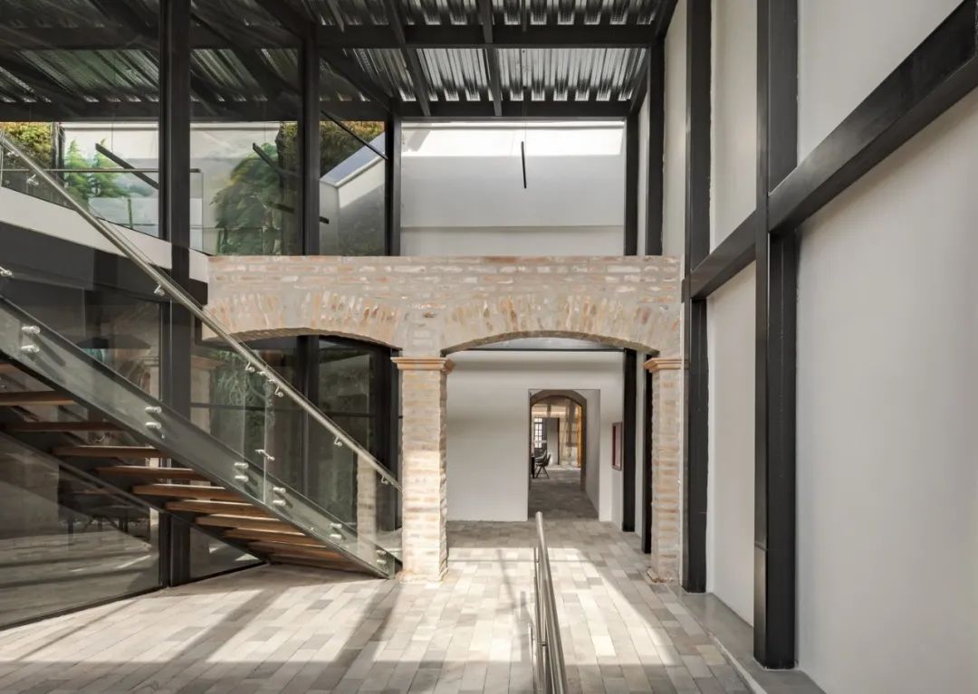 改造文化資產，厄瓜多大樓CACMU Verde／Procesos Urbanos