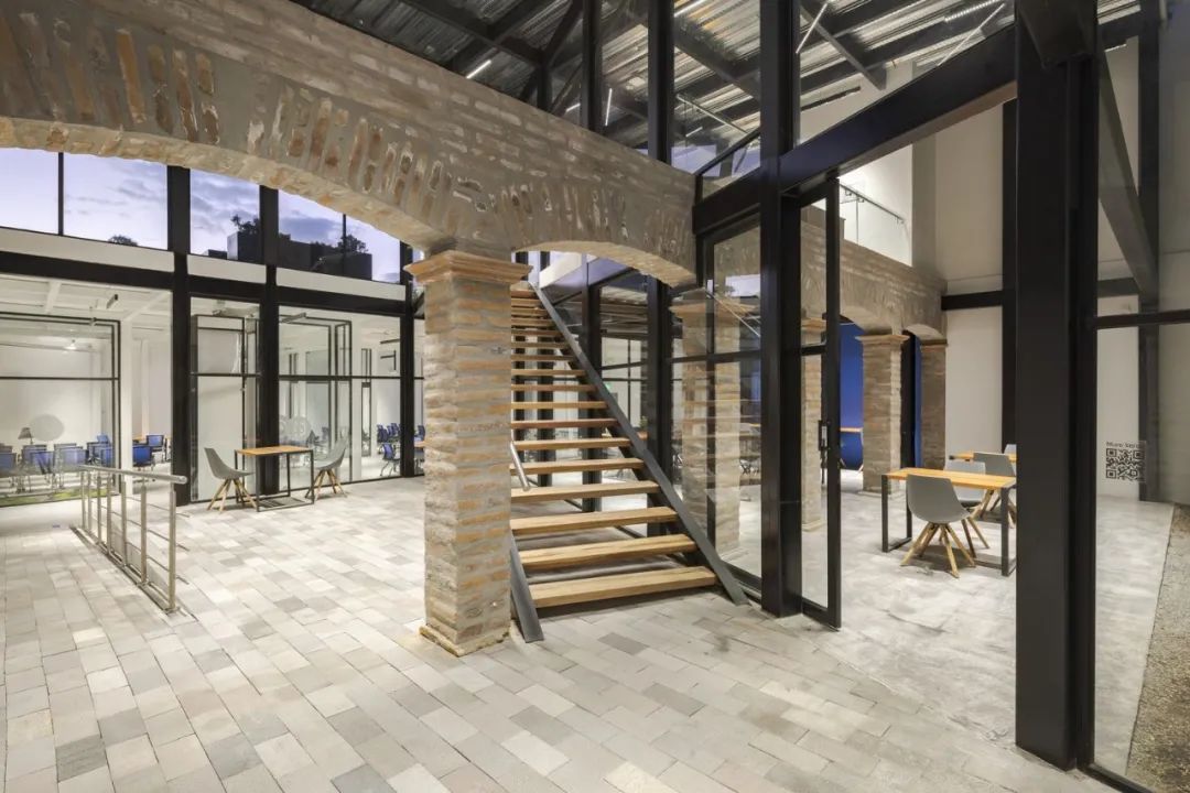 改造文化資產，厄瓜多大樓CACMU Verde／Procesos Urbanos