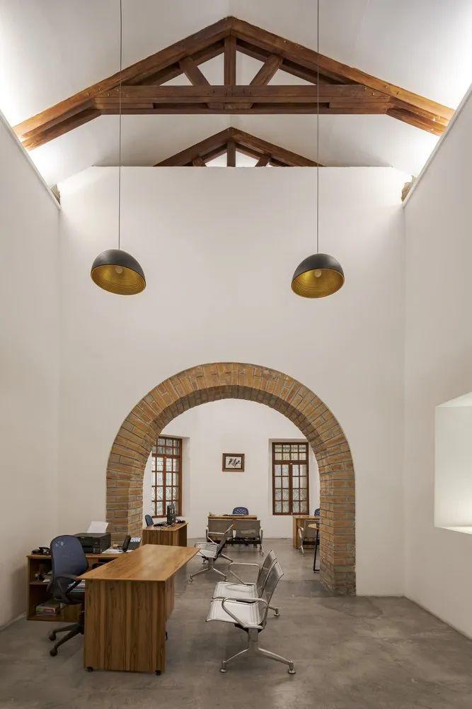 改造文化資產，厄瓜多大樓CACMU Verde／Procesos Urbanos