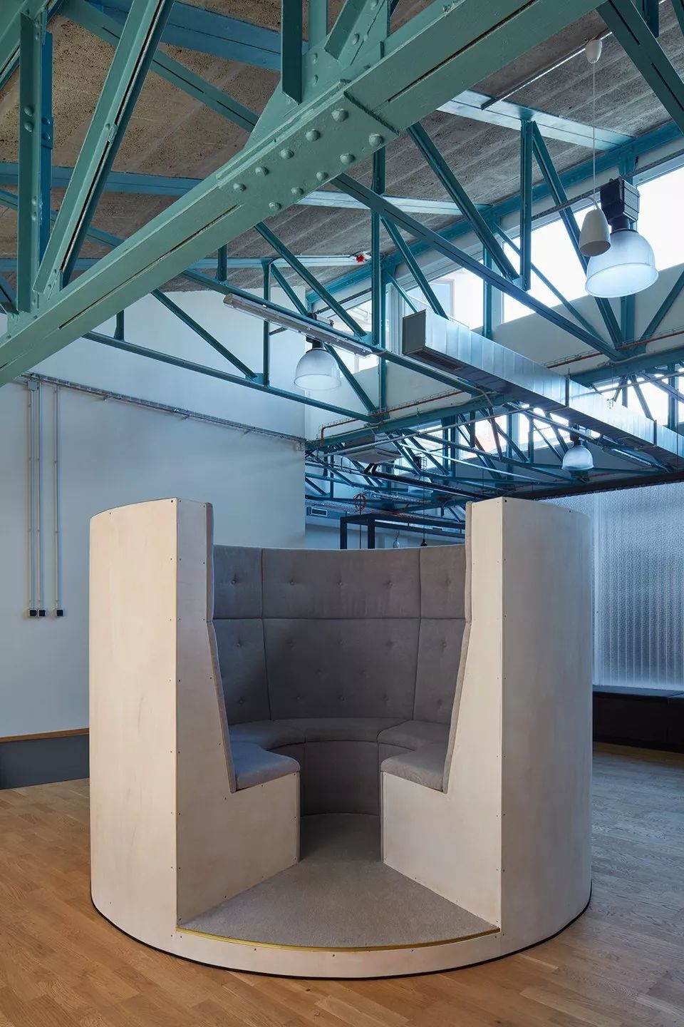半密閉式的討論空間,SinnerSchrader Studio Prague/Kurz architects