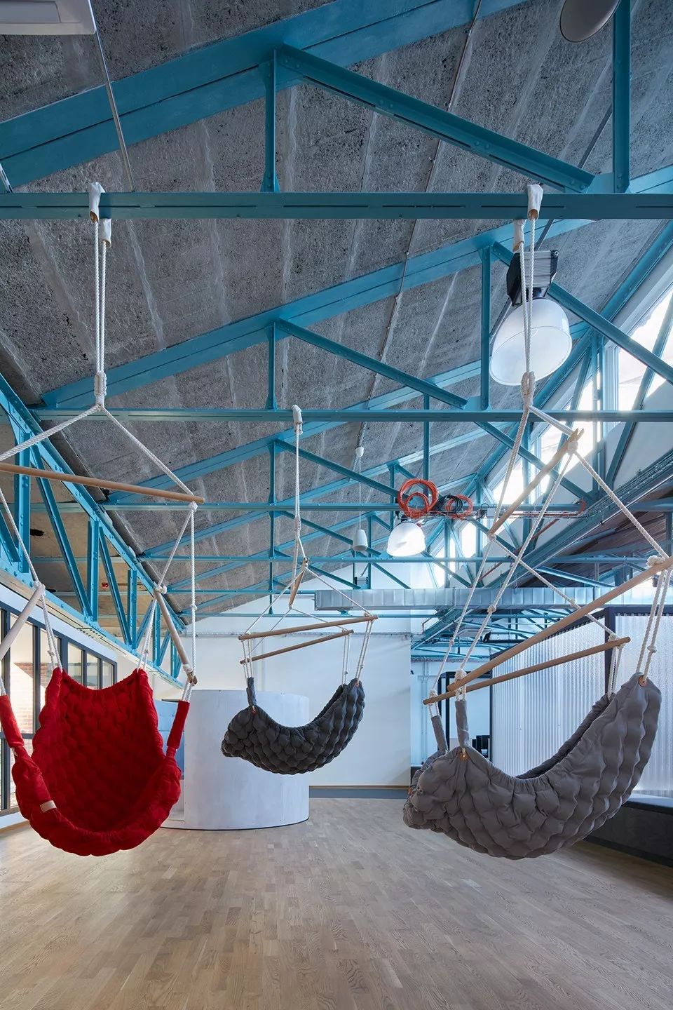 讓人放鬆的懸吊椅,SinnerSchrader Studio Prague/Kurz architects
