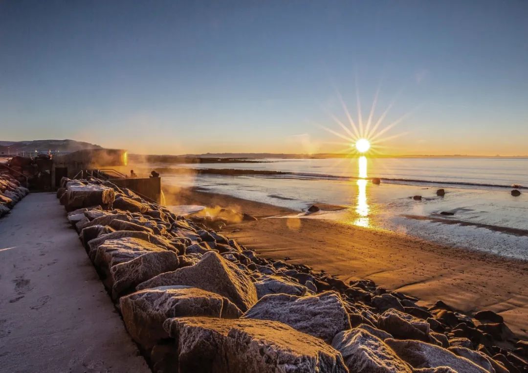 冰島海邊Guðlaug公共溫泉／BASALT Architects