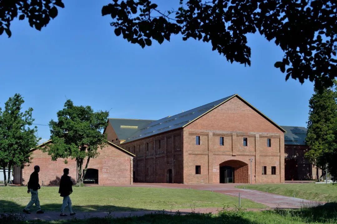 弘前當代美術館（弘前れんが倉庫美術館、弘前煉瓦倉庫美術館）弘前當代美術館外觀 ，© Naoya Hatakeyama