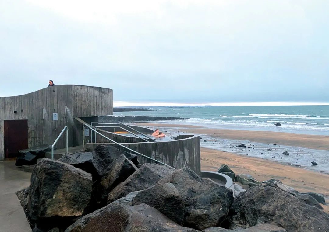 冰島海邊Guðlaug公共溫泉／BASALT Architects