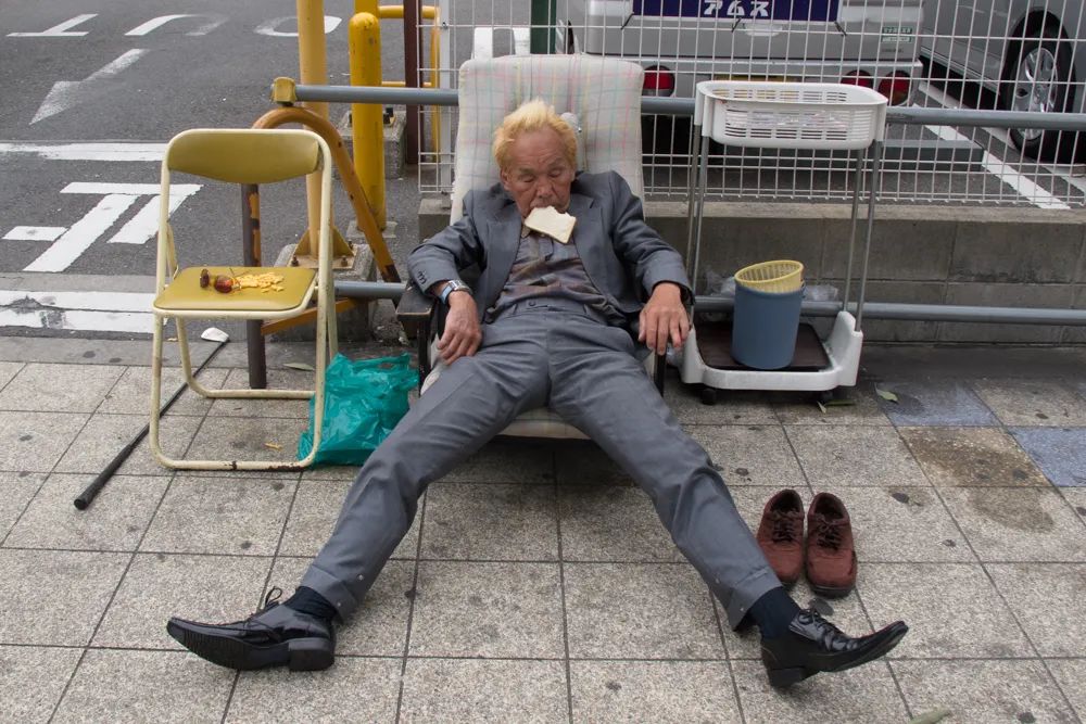 日本街頭的日常囧境,日下慶太攝影作品