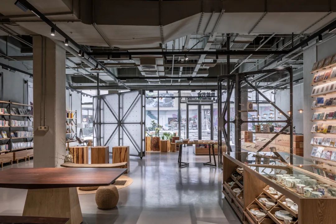 可重新布置書架及旋轉牆面,北京無目概念書店/LUOstudio