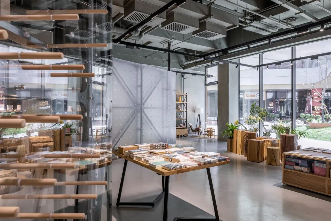 可重新布置書架及旋轉牆面,北京無目概念書店/LUOstudio