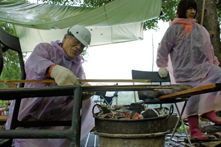 藤森照信在新竹製作忘茶舟、入川亭工作照