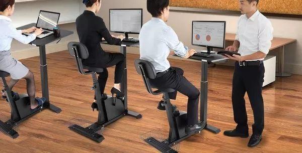 上班族邊工作邊騎車邊運動的辦公桌