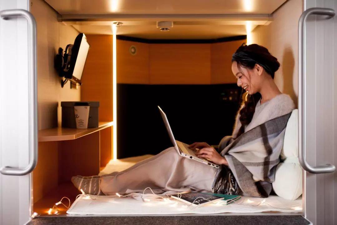 高級單人間配有平板電視,a-Style心齋橋膠囊旅館 a-STYLE SHINSAIBASHI