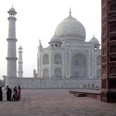 泰姬陵，印度“幻影”。Taj Mahal, India'Apparition'.