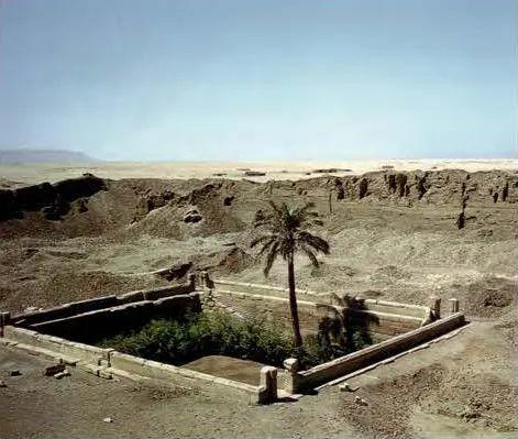 丹達臘哈索爾神廟中的聖湖，埃及 Holy Lake in the Hathor Temple in Dendera, Egypt