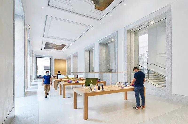 室內空間,蘋果羅馬直營店Apple Via del Corso,Foster + Partners操刀設計