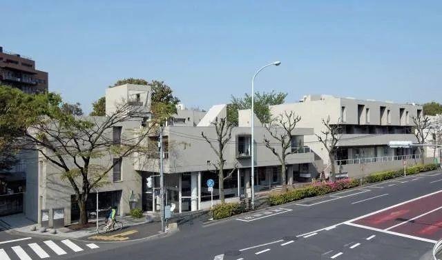 《代官山集合住宅群/Hillside Terrace》,是20世紀日本城市規劃和建築史上的最優秀作品之一,也是建築大師槙文彥實現建築理論的嘔心之作