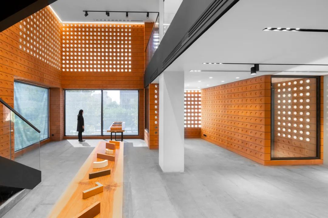 Kohan Ceram 磚石公司總部  建築設計：Hooba Design  作品地址 ：德黑蘭, 伊朗