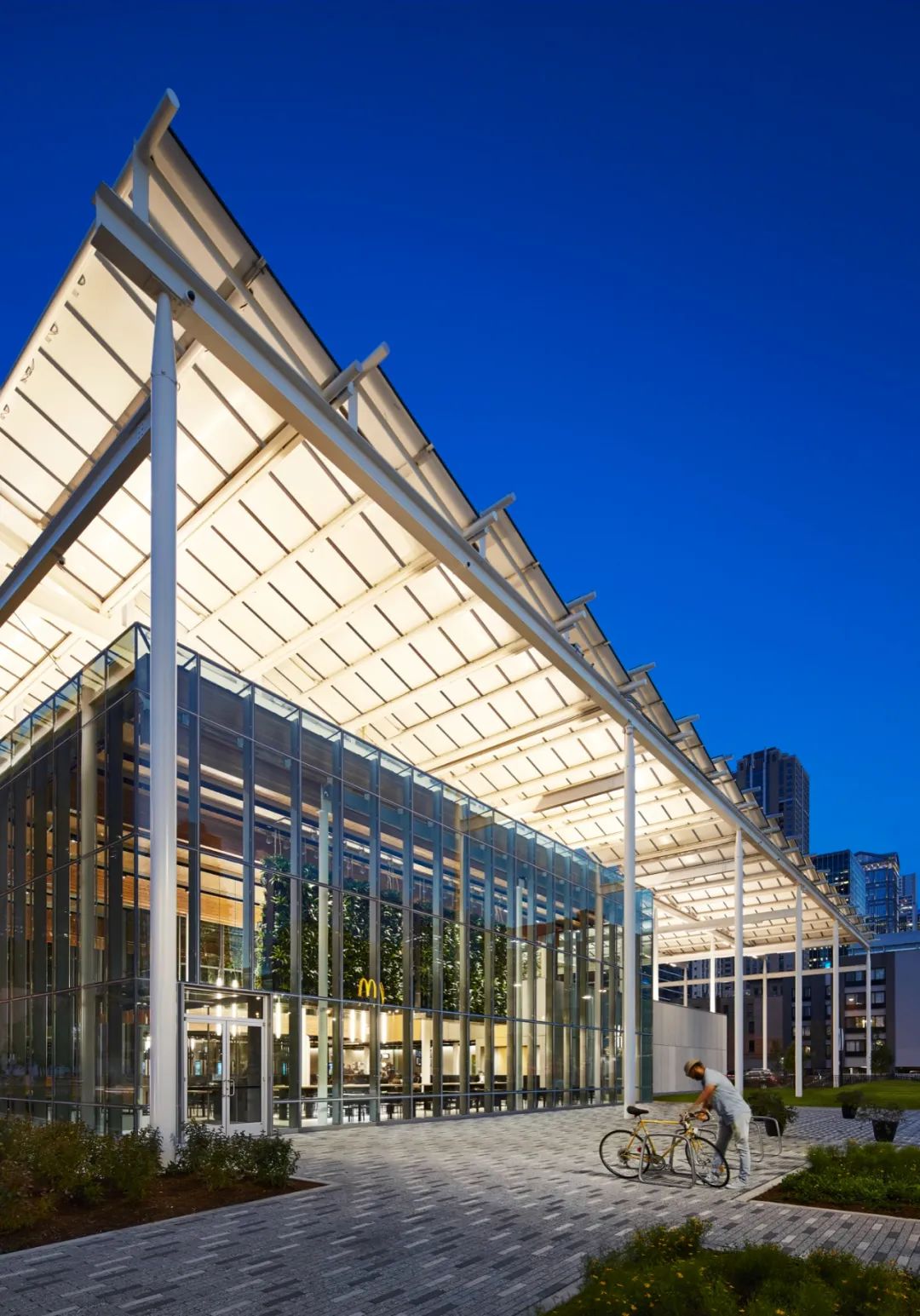 麥當勞芝加哥旗艦店McDonald's Chicago Flagship/Ross Barney Architects