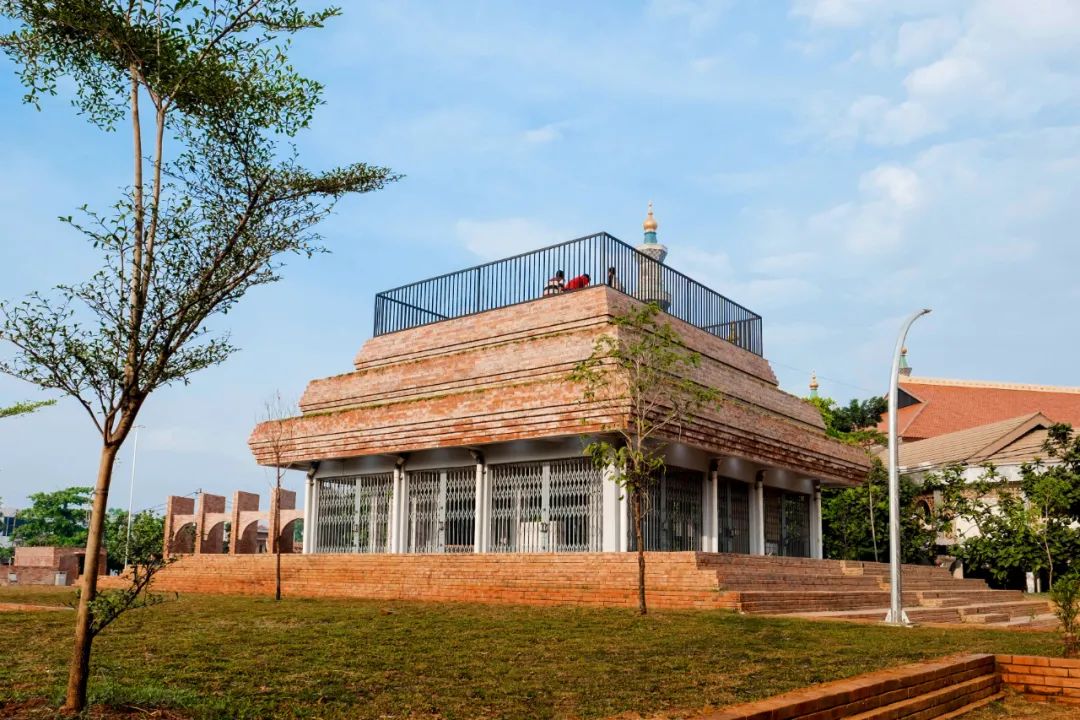 微型圖書館 印尼正義區城市廣場Alun-alun Kejaksan/SHAU Indonesia