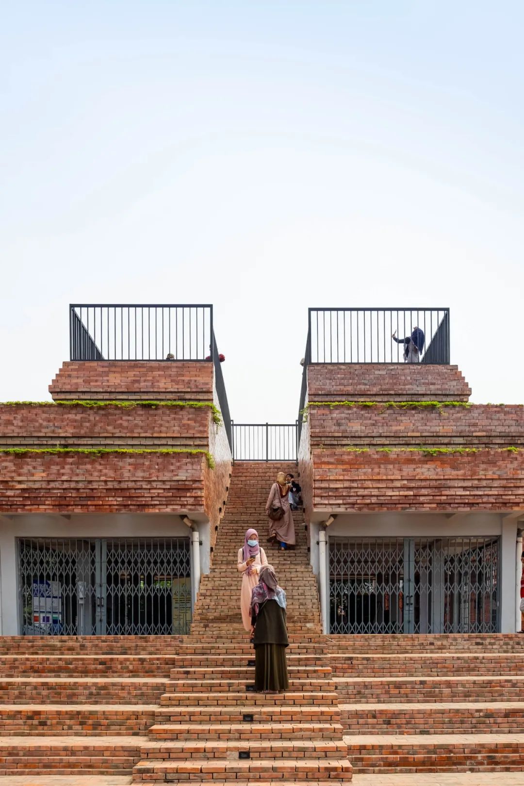 磚造微型圖書館 印尼正義區城市廣場Alun-alun Kejaksan/SHAU Indonesia
