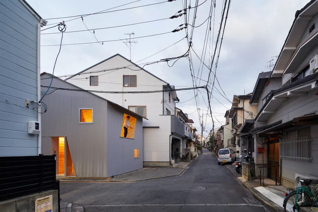 京都24mm夾板住宅/lphaville Architects
