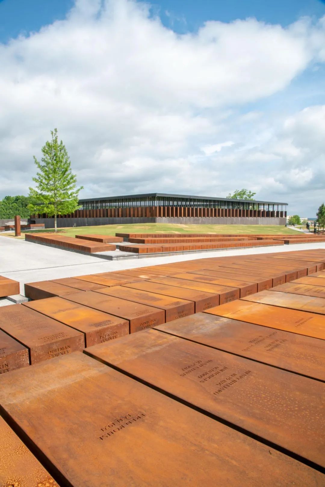 國家和平與正義紀念碑  建築設計：MASS Design Group  作品位置：蒙哥馬利, 亞拉巴馬州, 美國