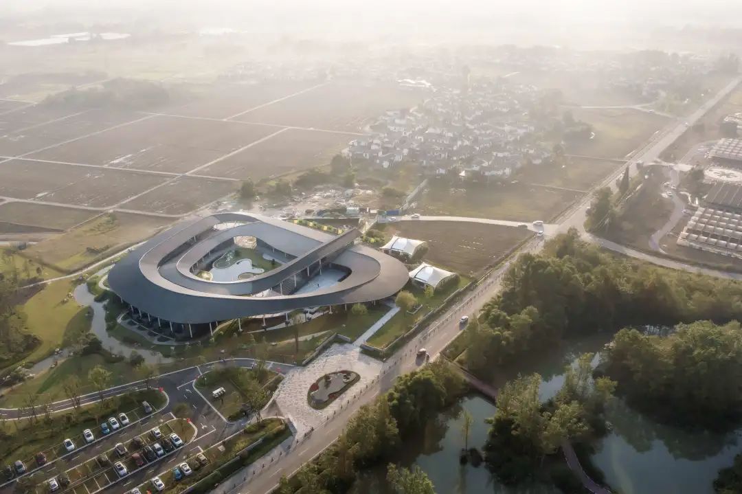 作品名稱：The Cropland-loop Resort  參賽公司：RSAA/ Büro Ziyu Zhuang  作品地點：中國，成都Chengdu, China