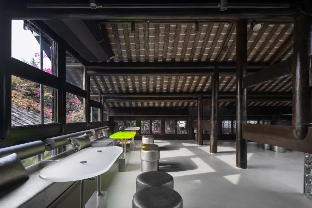 成都好利來1992概念店餐廳室內設計／Some Thoughts 空間設計工作室