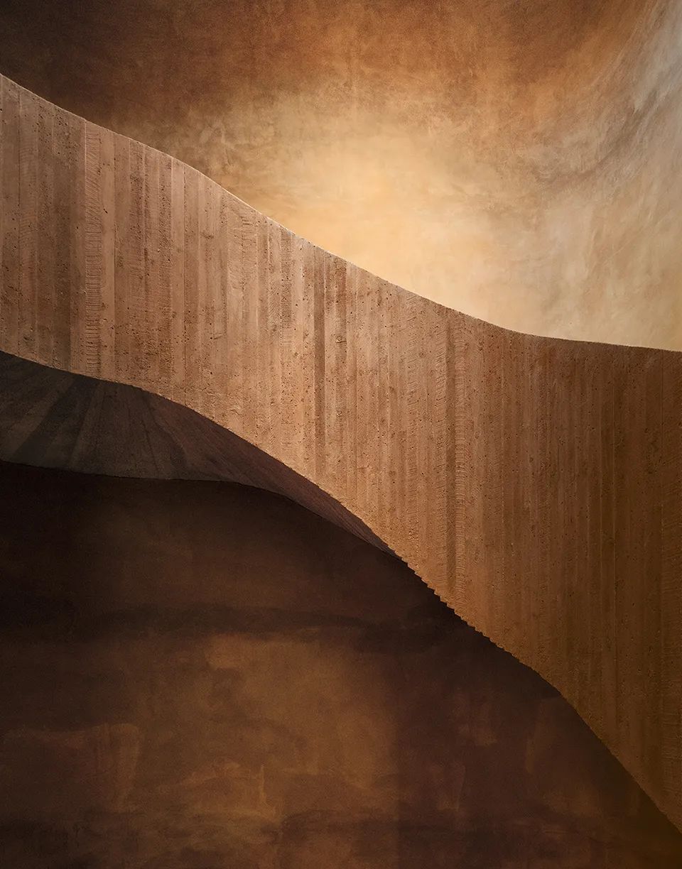 樓梯間©Simon Menges 德國Küppersmühle博物館增建／Herzog & de Meuron