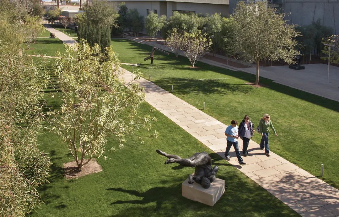 Phoenix Art Museum鳳凰城美術館景觀設計   地點：美國鳳凰城  設計建造期間：2004-2006  合作方：Tod Williams Billie Tsien Architects