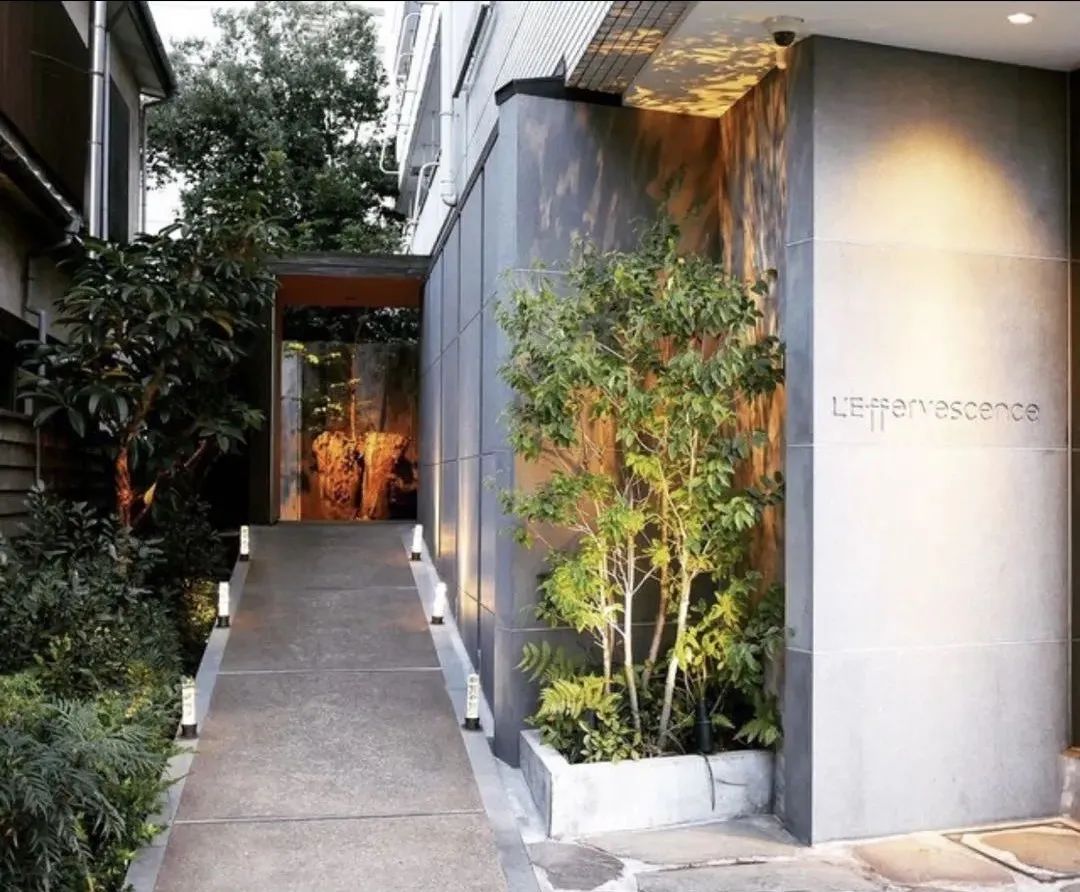 位於東京表參道的米其林三星法式餐廳 L'Effervescence