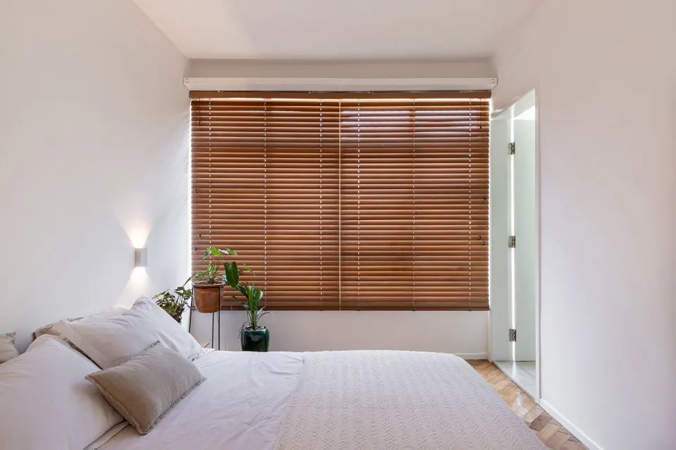 主臥室©Júlia Tótoli 巴西Rosa公寓室內設計/ CoDA arquitectos