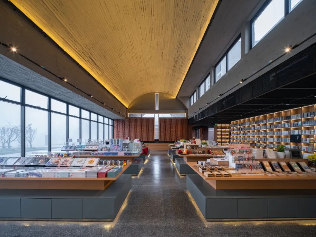 圖書與文創展售空間 © 時差影像 礦區修復 南京湯山先鋒坑礦書店／東南大學建築學院+藝合境建築事務所