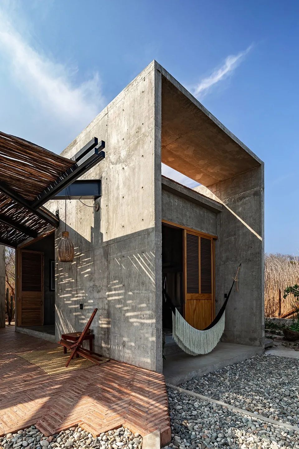 光影在原始混凝土牆體間穿梭 墨西哥私人住宅La Casa del Sapo／Espacio 18 Arquitectura