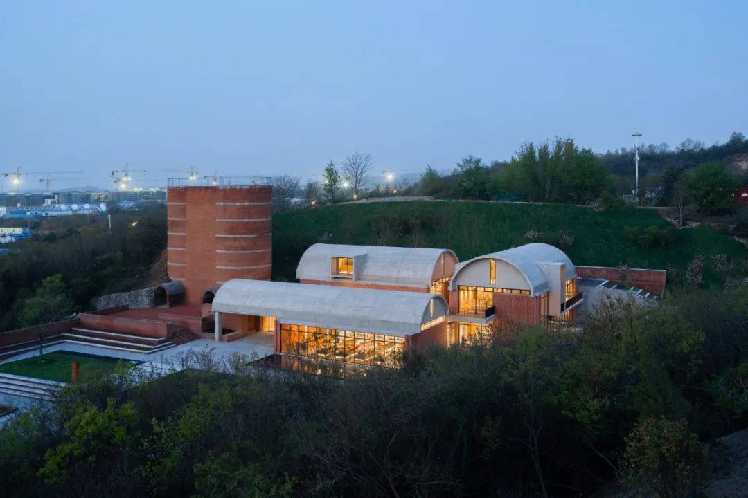 夜間景象 礦區修復 南京湯山先鋒坑礦書店／東南大學建築學院+藝合境建築事務所