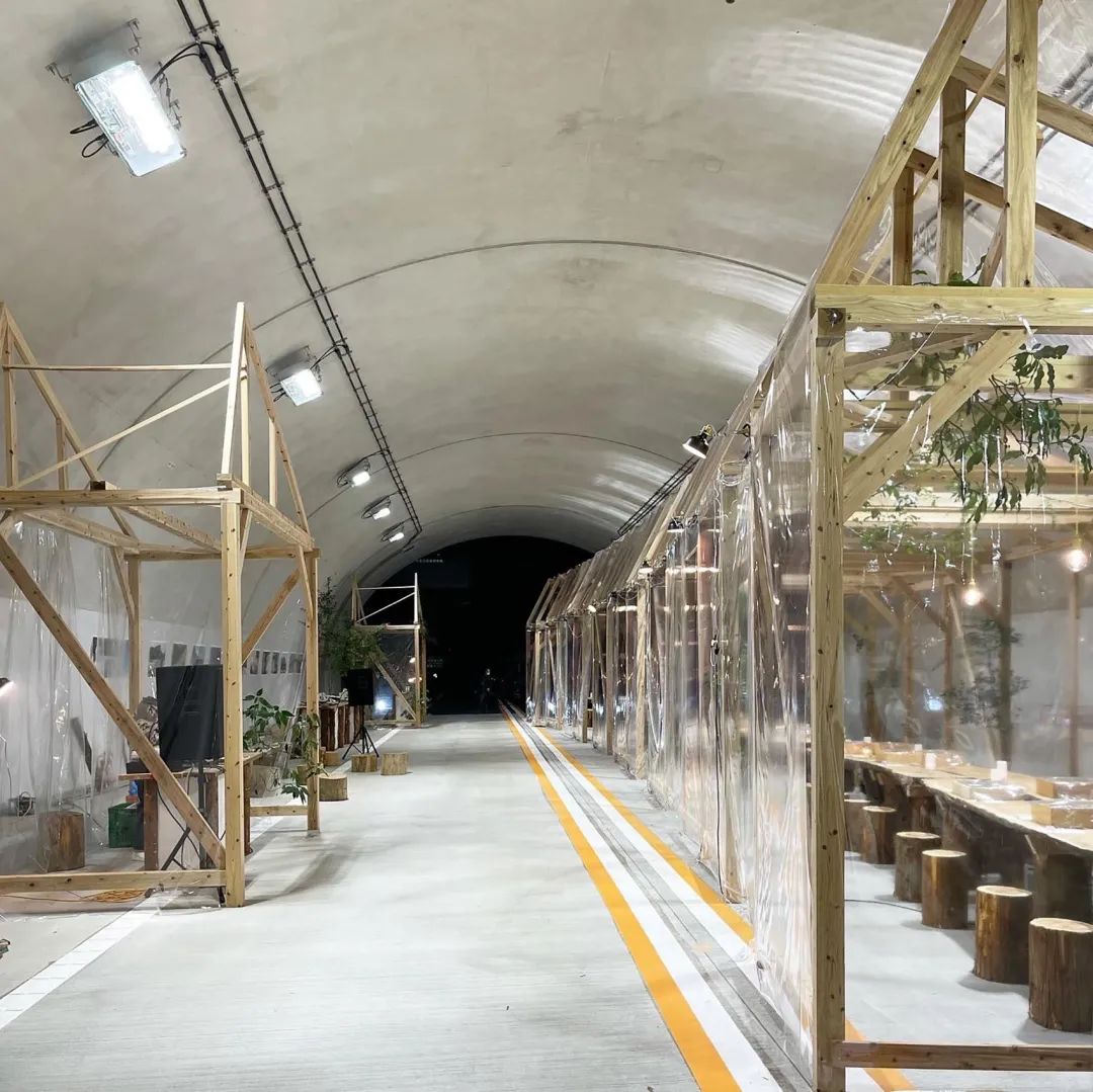 由隧道內望向出口 日本大分縣耶馬溪トンネルホテル（耶馬溪隧道酒店）Yabakei Tunnel Hotel／佐野文彥工作室