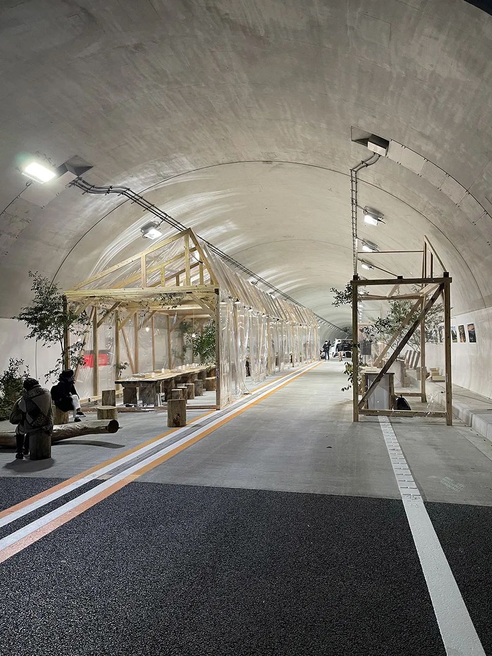 臨時性結構採用木構框架 日本大分縣耶馬溪トンネルホテル（耶馬溪隧道酒店）Yabakei Tunnel Hotel／佐野文彥工作室