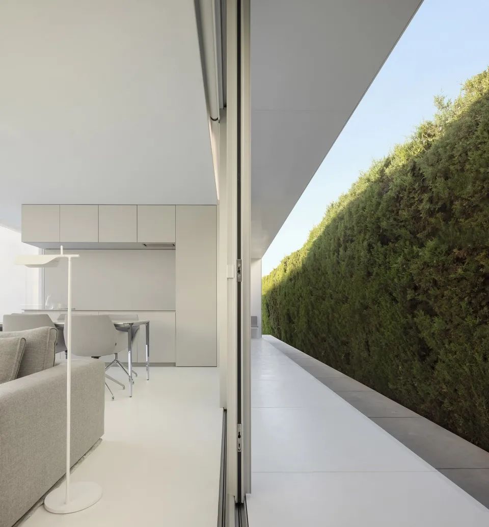 室內外空間由玻璃滑門分隔 西班牙住宅計畫NIU70／Fran Silvestre Arquitectos