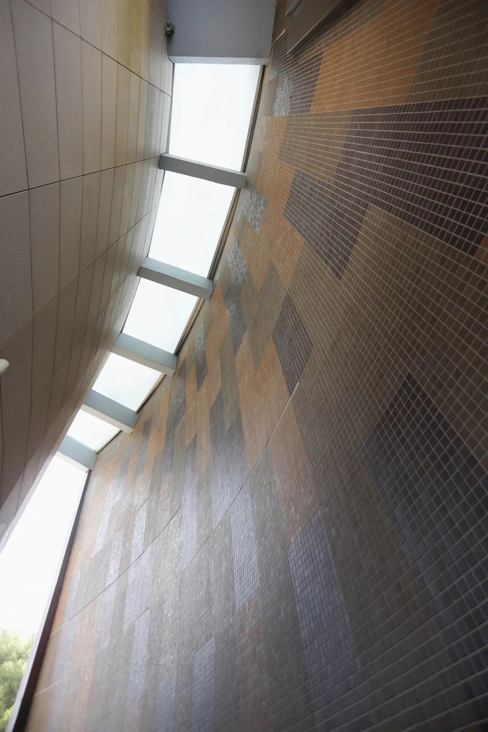 入口環形走廊 國立中央大學教學研究綜合大樓暨大禮堂 ／潘冀聯合建築師事務所