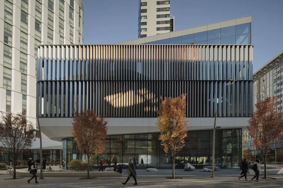 威瑞森決策教育中心立面©Michael Grimm 康奈爾紐約市科技校區酒店和教育中心 Cornell Graduate Roosevelt Island Hotel＋Verizon Executive Education Center／Snøhetta