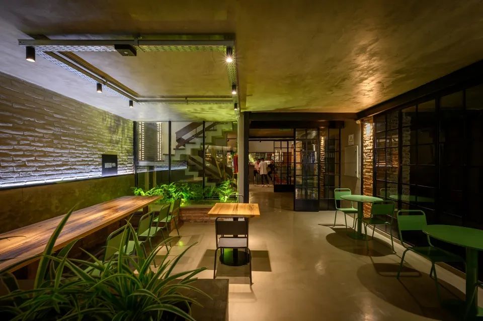 入口用餐區 dining tables 阿根廷酒吧室內設計 Argentina Levels Bar interior design／MURO Arquitectos