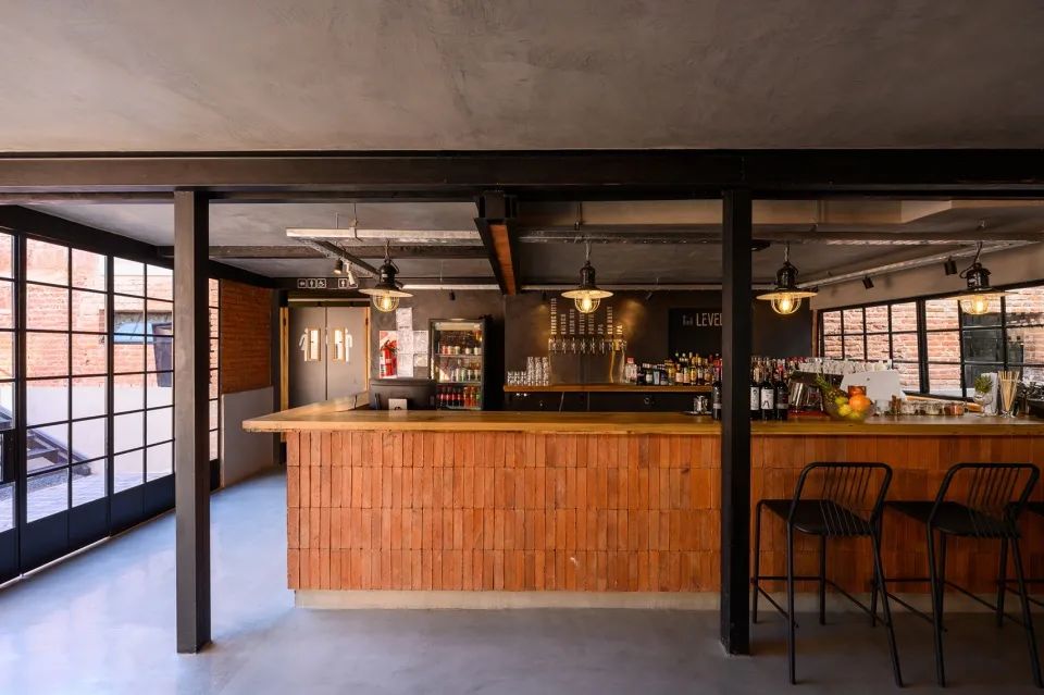 吧檯以磚塊砌成 bricks bar 阿根廷酒吧室內設計 Argentina Levels Bar interior design／MURO Arquitectos