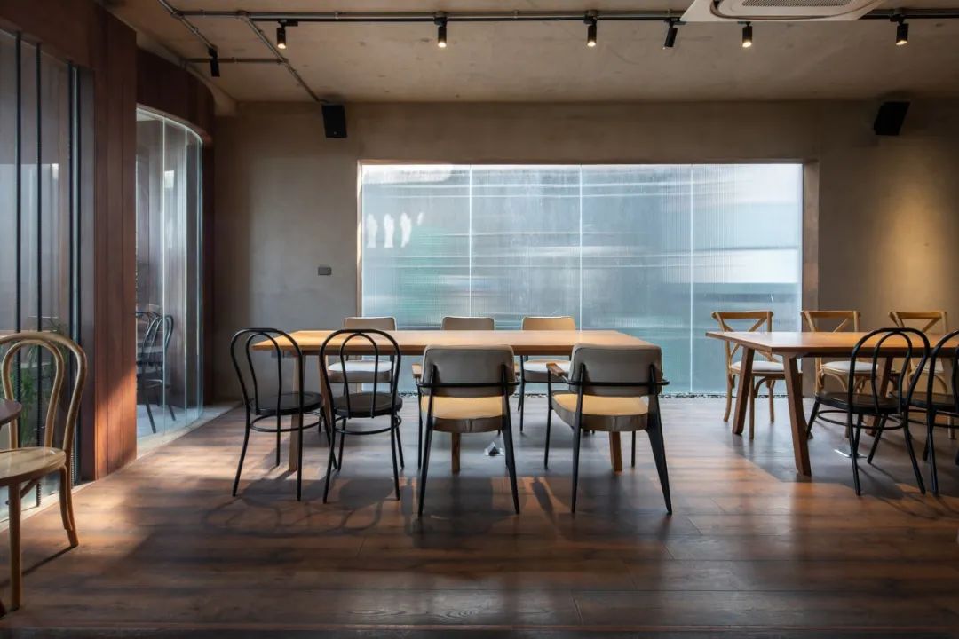 越南河內西湖畔咖啡館室內設計 Vietnam Hanoi Bonjour Cafe interior design／Comma Studios