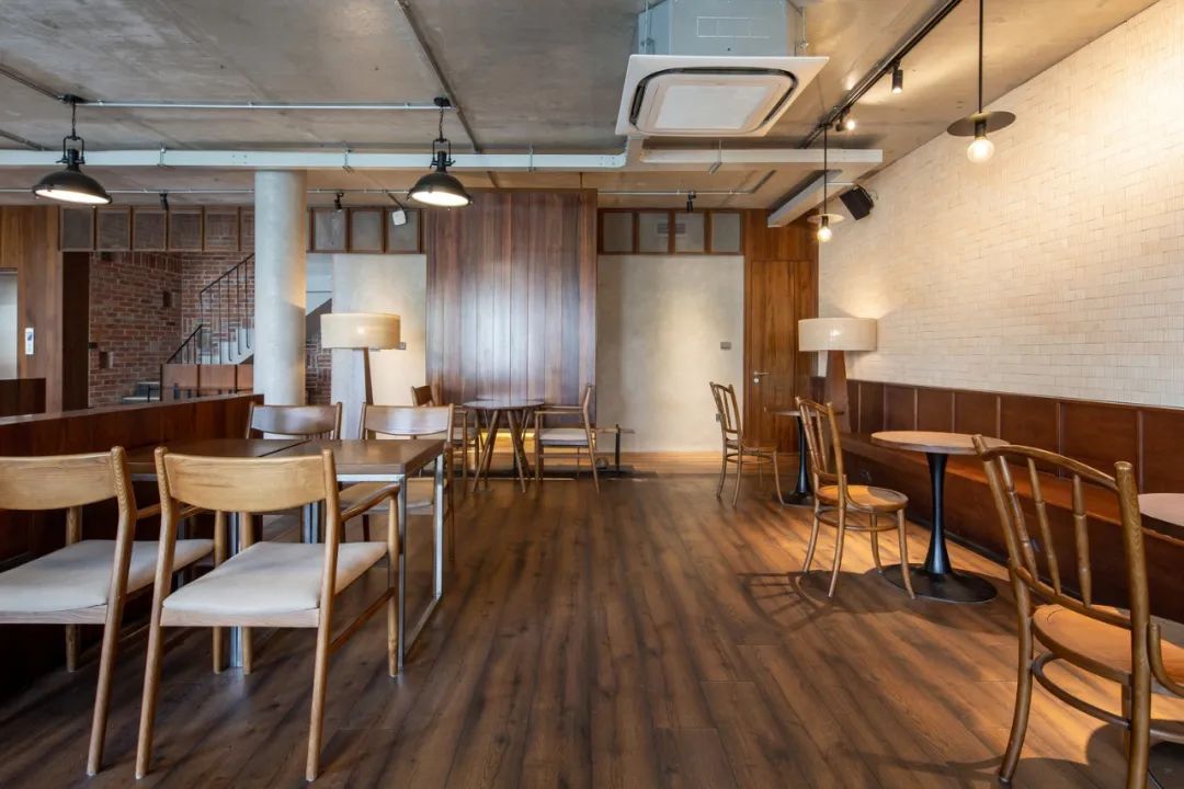越南河內西湖畔咖啡館室內設計 Vietnam Hanoi Bonjour Cafe interior design／Comma Studios