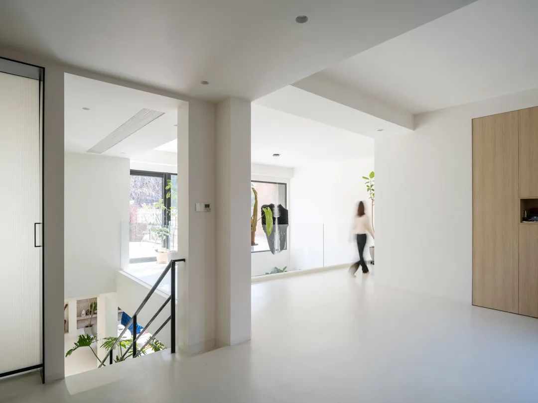 地面層中庭及走道 上海植物之家私人住宅室內設計／漫縵設計